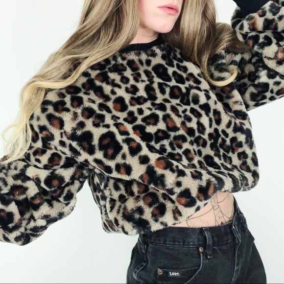 Cropped Faux Fur Leopard Patterned Crewneck | Size S - Picture 5 of 10